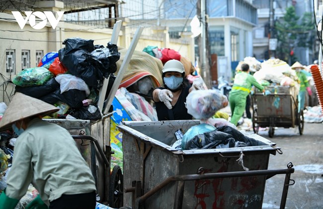 Khó xử phạt hành vi không phân loại rác tại nguồn dù đã có lộ trình (19/06/2024)